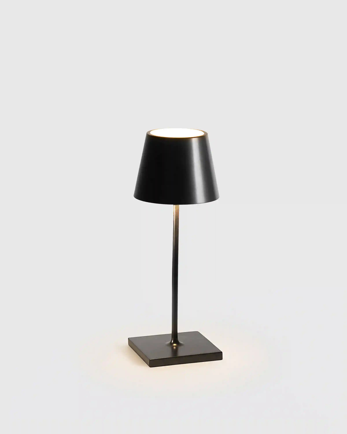 Poldina Pro Rechargeable Table Lamp by Zafferano