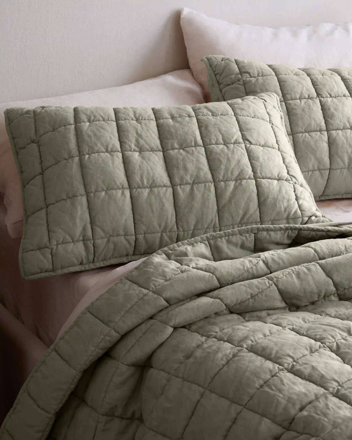 European Linen Box Quilt Set