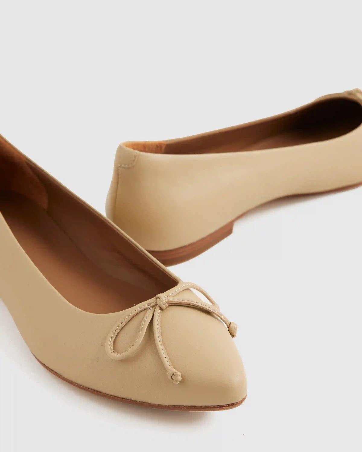 Italian Leather Pointed Bow Flat